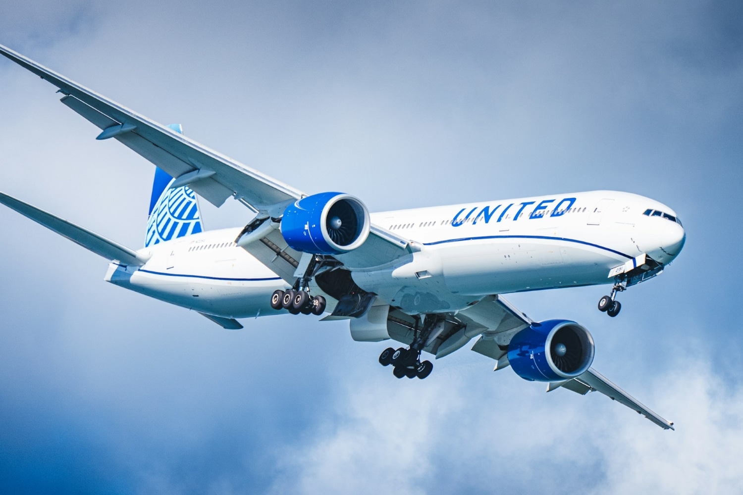 united airlines aircraft in flight