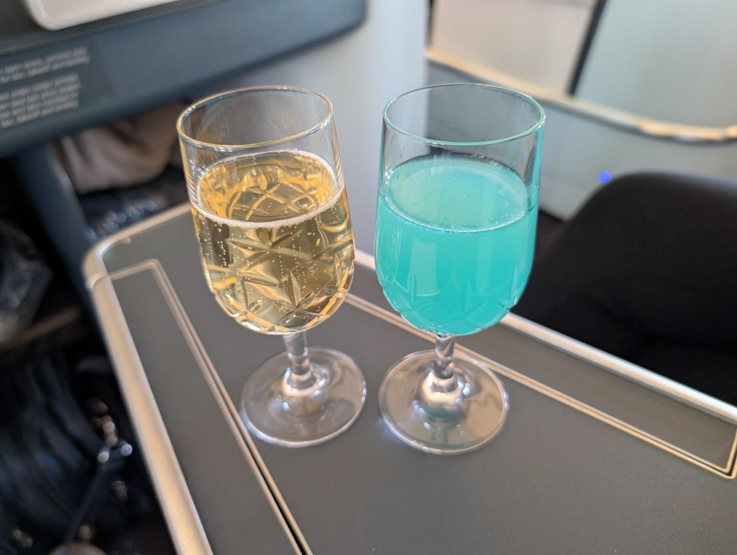 klm business class a330-300 welcome drinks champagne and blue mocktail
