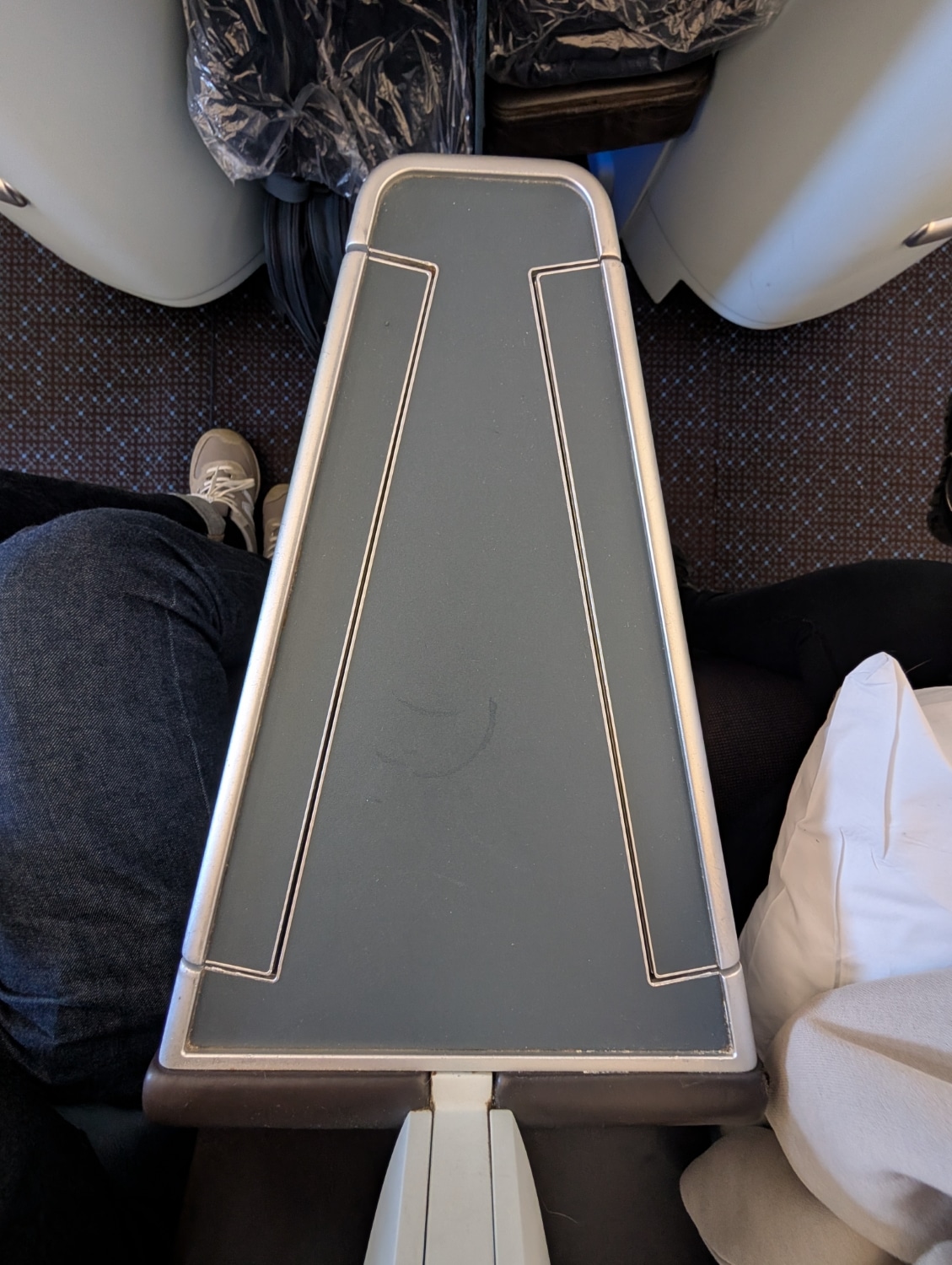 klm business class center console