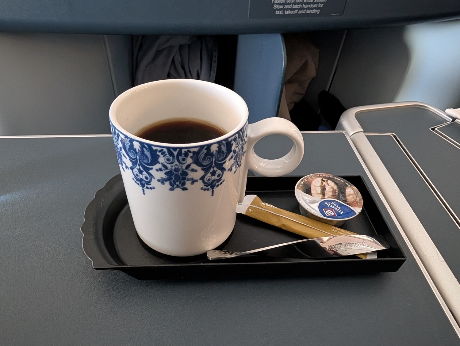 klm business class coffee with cream and sugar