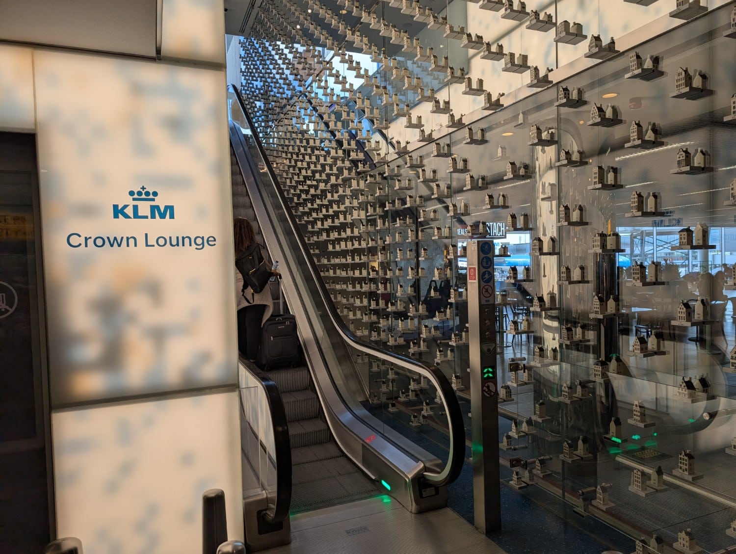 klm crown lounge entrance at amsterdam airport