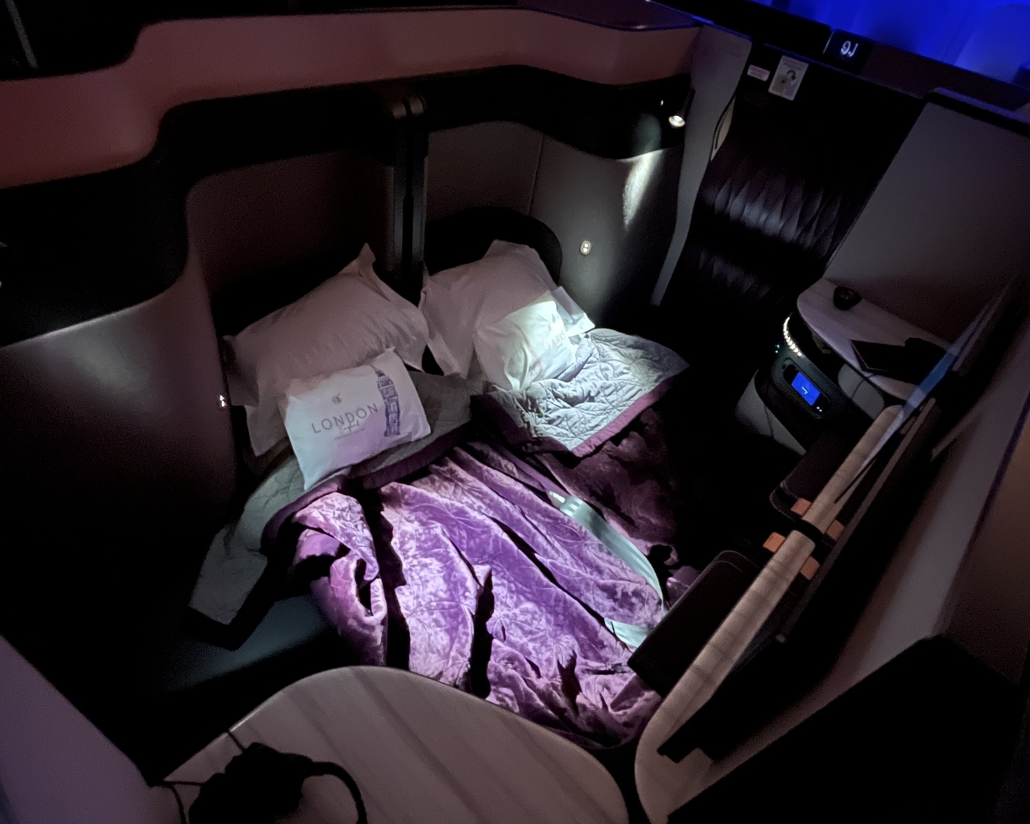 qatar airways qsuites double bed setup